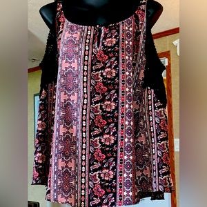 Floral cold shoulder ladies blouse, size Lg with black crocheted flared sleeves